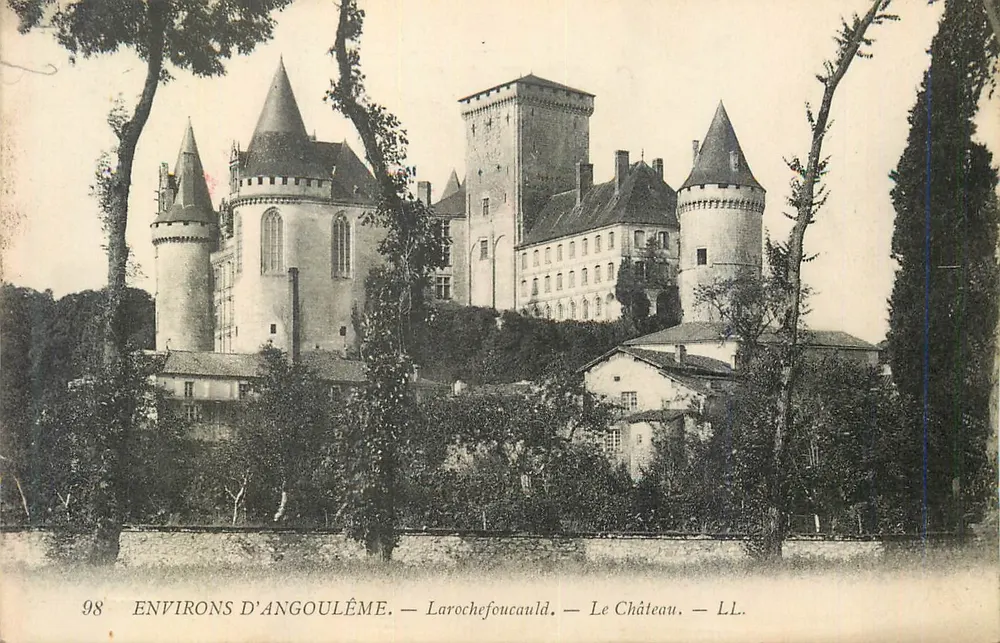 Arredores de Angoulême — Larocheffoucauld — O Castelo — LL. - Frente