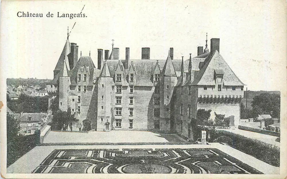 Castelo de Langeais — vista do castelo e do jardim com motivos — editor não visível - Frente
