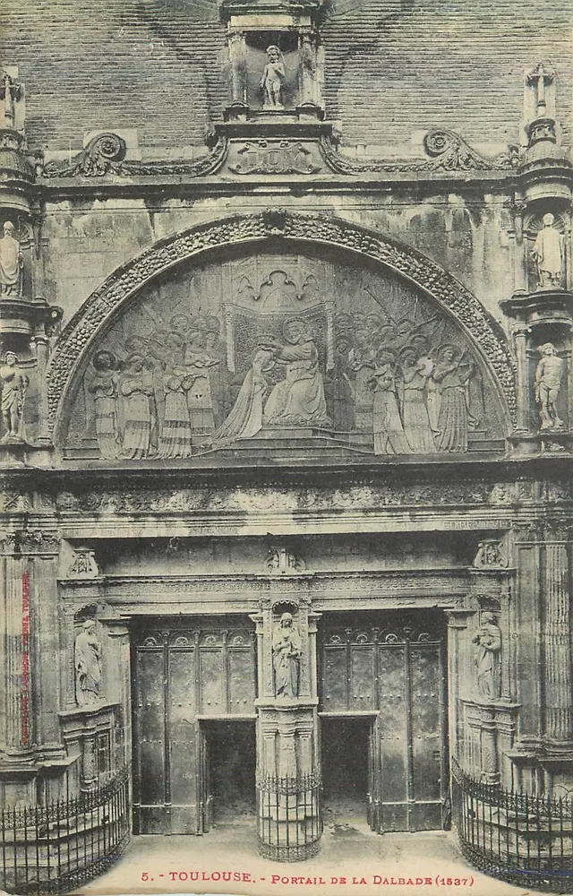 Toulouse - Portal da Dalbade (1537) — vista do portal esculpido com bas-relief central e estátuas - Frente