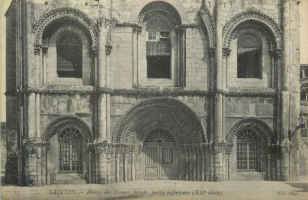 Saintes — Abtei der Damen, Fassade, untere Teil (12. Jahrhundert) — ND Foto - Vorderseite