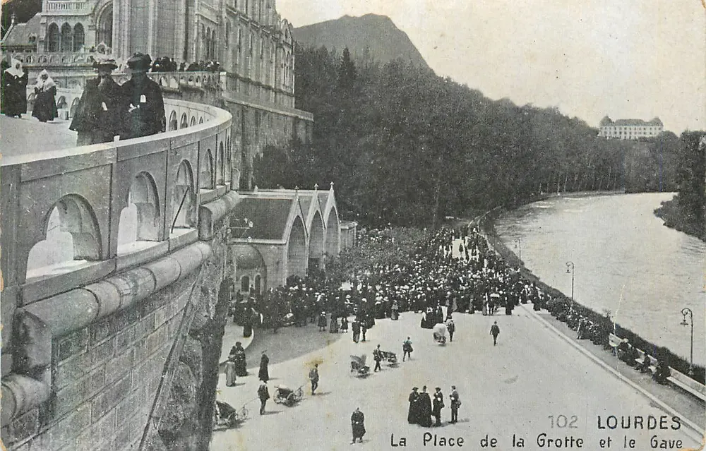 Place de la Grotte und der Gave — Lourdes — n° 102 - Vorderseite