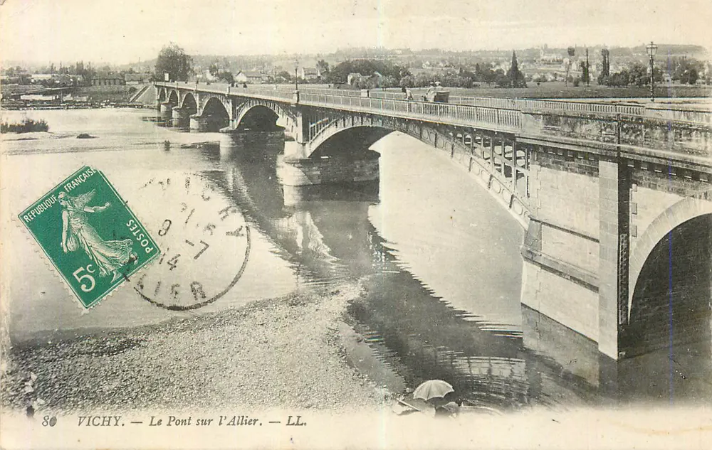 Vichy — De Brug over de Allier — LL. - Voorkant