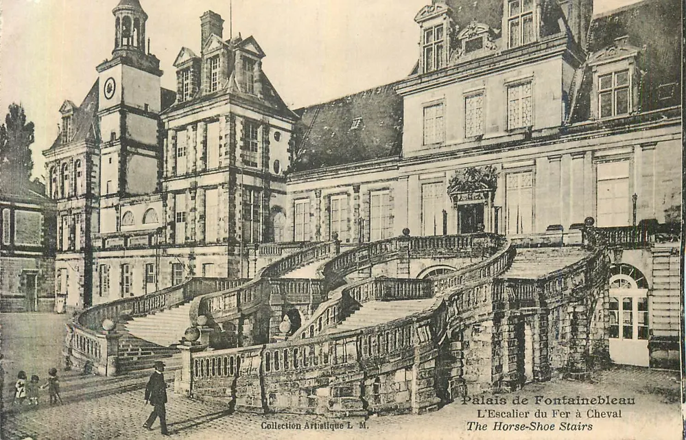 Palais de Fontainebleau — L'Escalier du Fer à Cheval — Collection Artistique L. M. - Recto