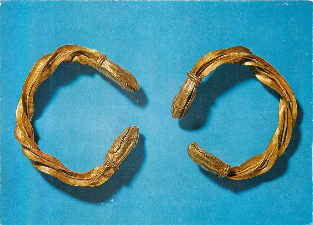Joias de ouro em forma de serpentes — Suíça — Schweizerisches Landesmuseum, Zurique - Frente