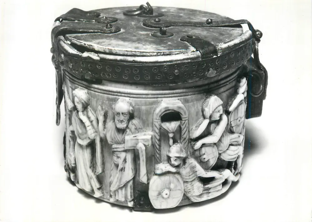 Pyxide en ivoire - siècle — Musée de Valère, Sion / Valais - Recto