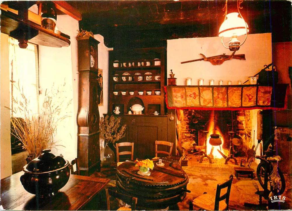 Innenraum eines Hauses im Limousin — Moulin Authier, Coussac-Bonneval — IRIS - Vorderseite