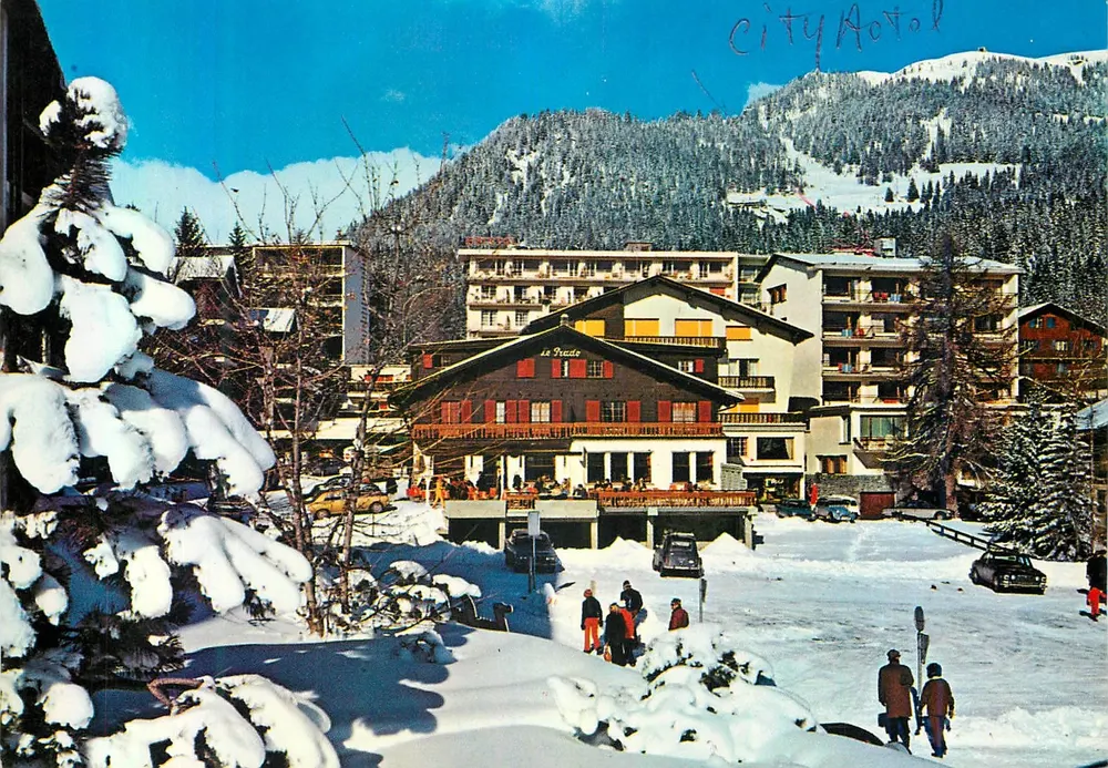 Le Praz - Crans-sur-Sierre (Svizzera) — hotel e paesaggio innevato — Edizioni Soleil - Recto