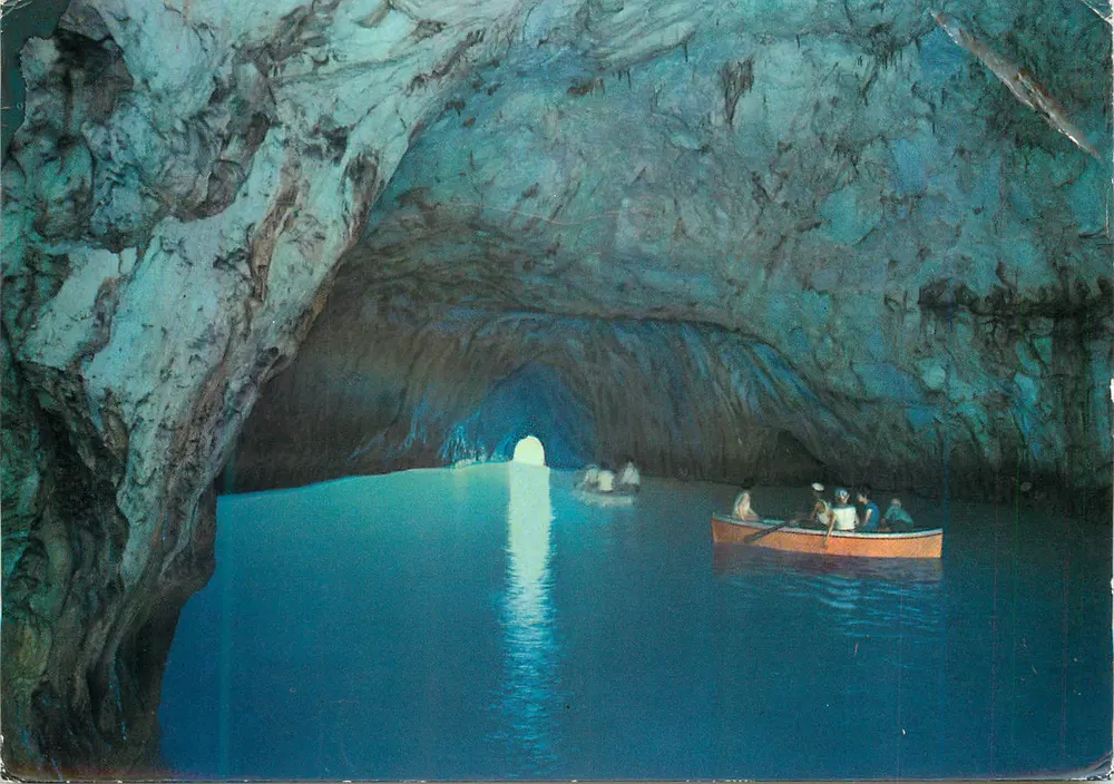 Grotta Azzurra — grotte sous-marine à Capri — Casa del Gior nale, Napoli - Frente