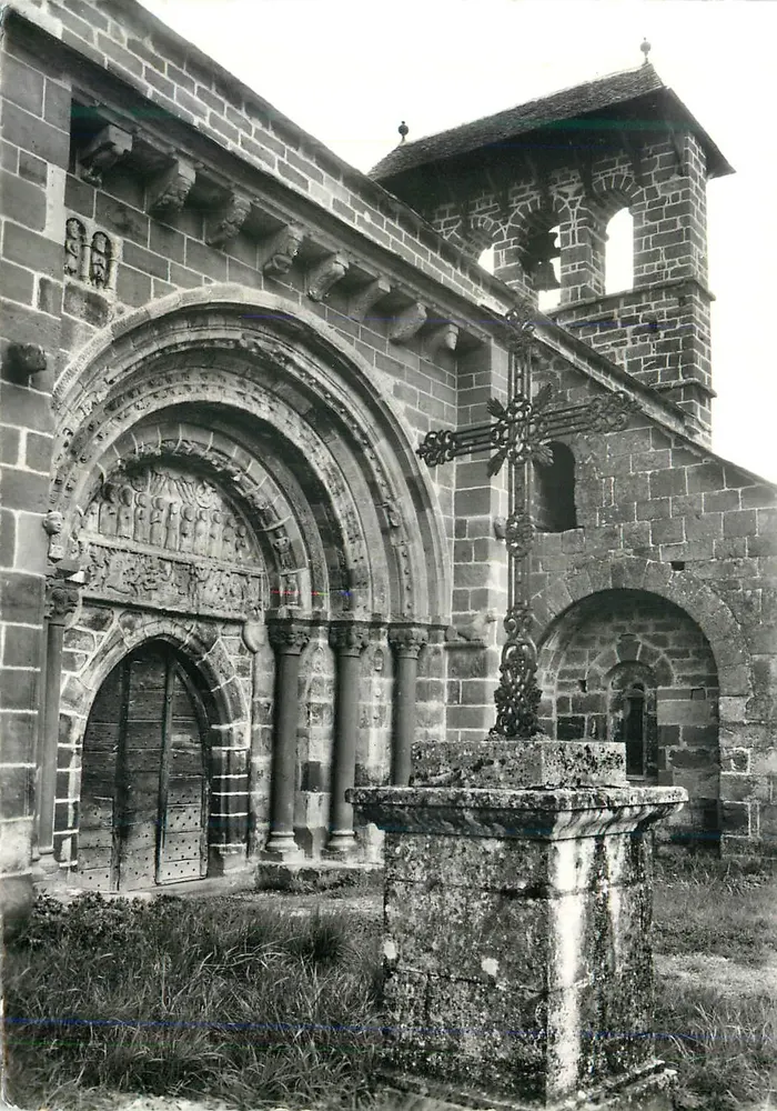 Espalion (Aveyron) — Kirche von Perse, Tympanon — Foto Duhé - Vorderseite