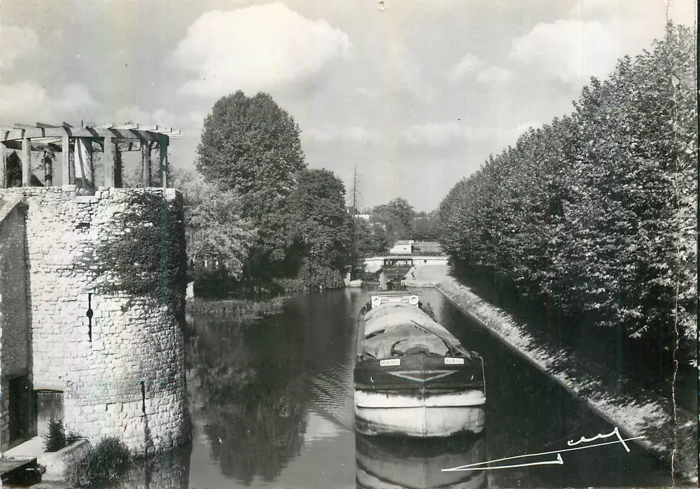 Montargis (Loiret) — Eclusa da Reinette — Editor J. LEMOSSE - Frente