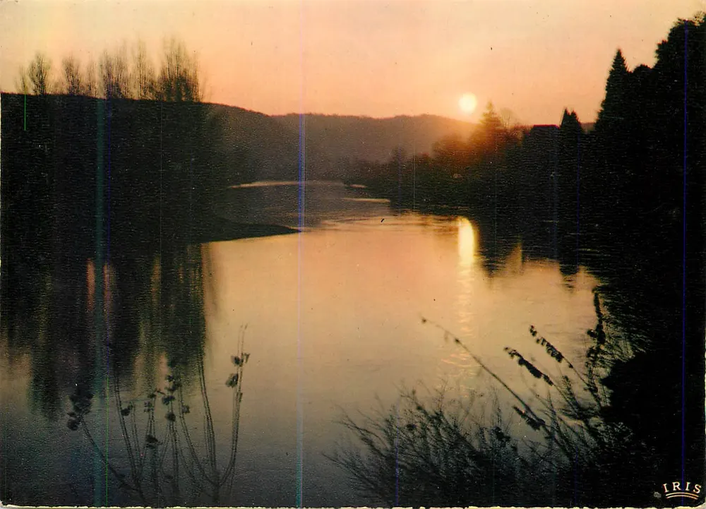 A Vale da Dordogne — ao pôr do sol — Edições Modernas « Tréjolac » - Frente