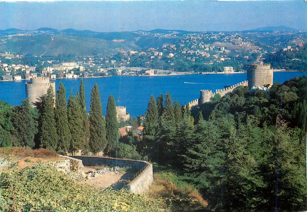 Istanbul - Turquie — Forteresse de Rumelihisar et le Bosphore — éditeur TUR-YAY - Recto