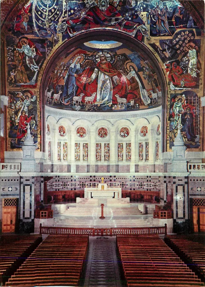 Basílica de Lisieux (Calvados) — Arco triunfal e nave — Coasier Imp. Macon (S.-e.-L.) - Frente