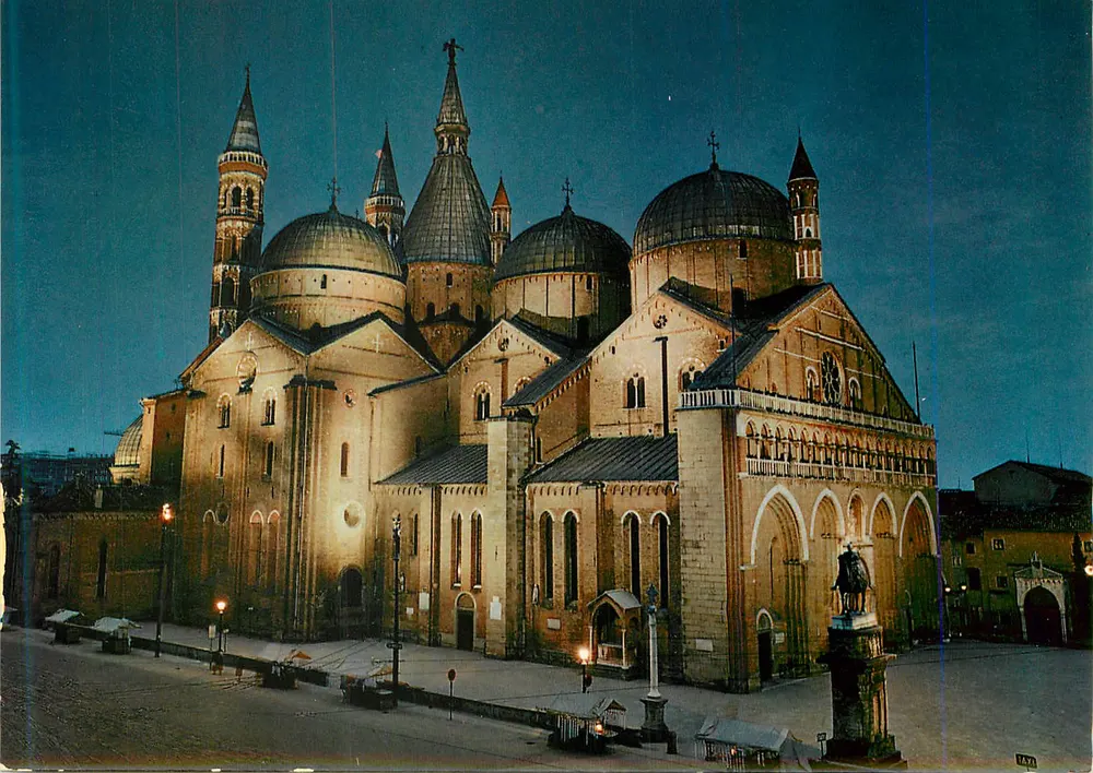 Padova — Basílica do Santo — B. Facchinelli e C. Padova - Frente
