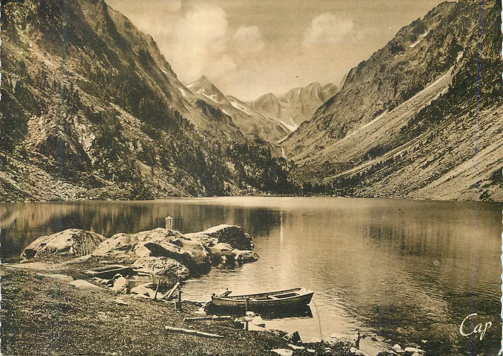 Lago de Gaube — montanhas nevadas — Cap - Frente