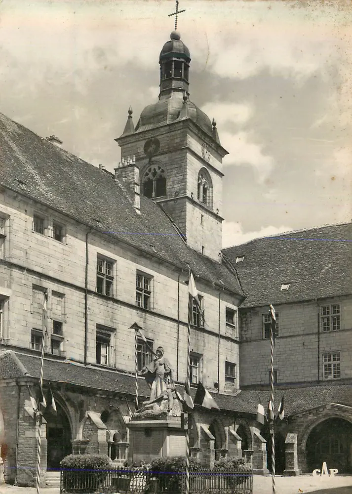 LUXEUIL-les-BAINS — O Campanário da Igreja — REAL-PHOTO - PARIS - Frente