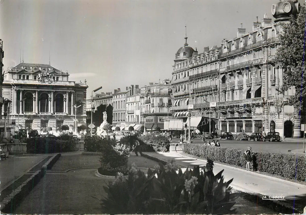 Montpellier (Hérault) — Place de la Comédie — Le Théâtre — Édit. « La Cigogne » - Recto
