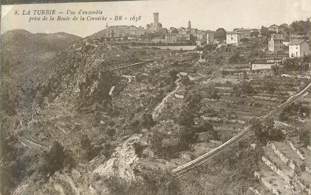 La Turbie — Vue d'ensemble — prise de la Route de la Corniche — BR - 1638 - Recto