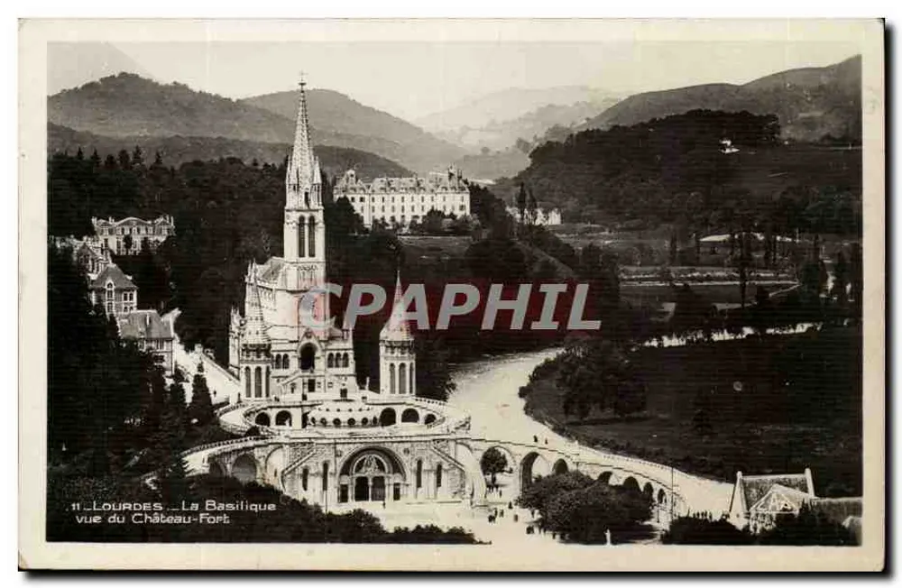 Lourdes — La Basilique vue du Château-Fort - Recto