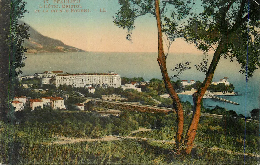 Beaulieu — O Hotel Bristol e a Ponta Fourmi — LL - Frente