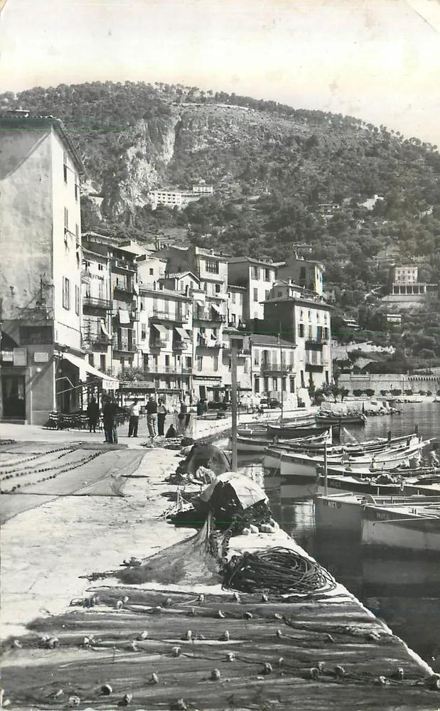 Villefranche-sur-Mer — Hafen und Berg — Les Editions Françaises, N° 9447 - Vorderseite