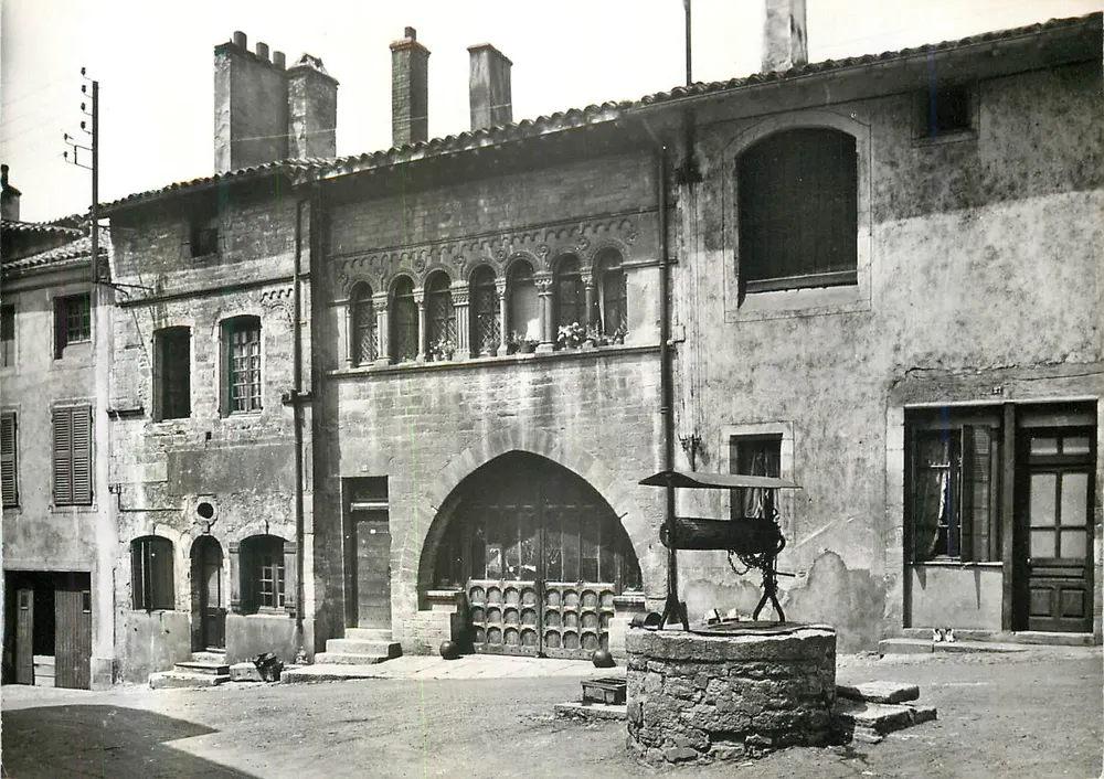 Cluny (S.-et-L.) — Maison Romane — Service Commercial Monuments Historiques, Paris - Awers