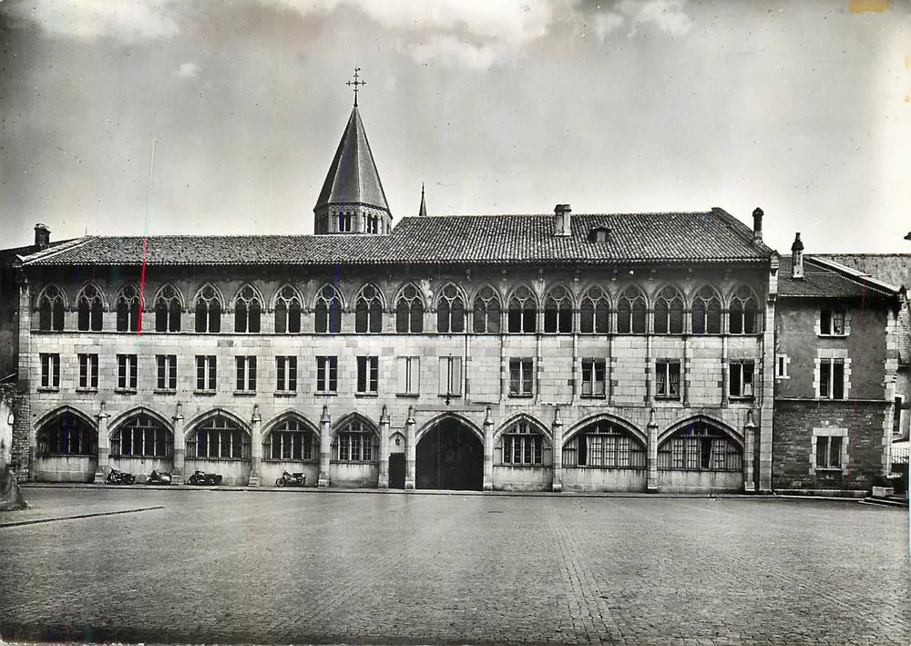 Cluny (S.-et-L.) — L'Abbaye (1089-1135) — Façade dite du Pape Gélase — Service Commercial Monuments Historiques, Grand Palais, Avenue Alexandre III, Paris - Recto