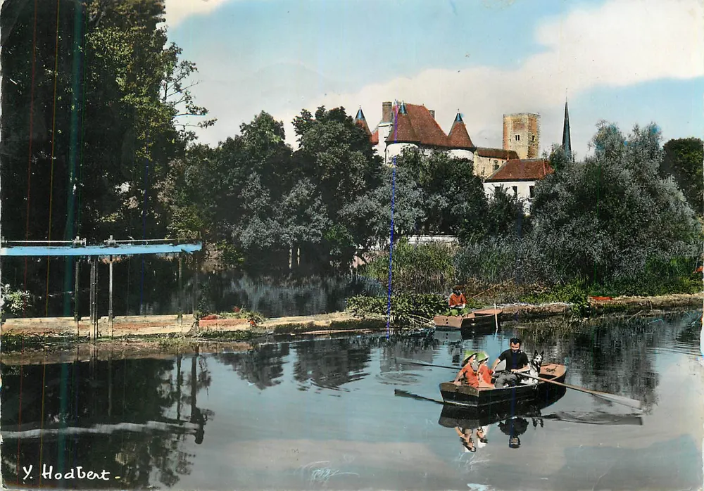 Nemours (S.-et-M.) — O desaguador da ilha do velho moinho e o castelo sobre o Loing — Yves Hodbert - Frente