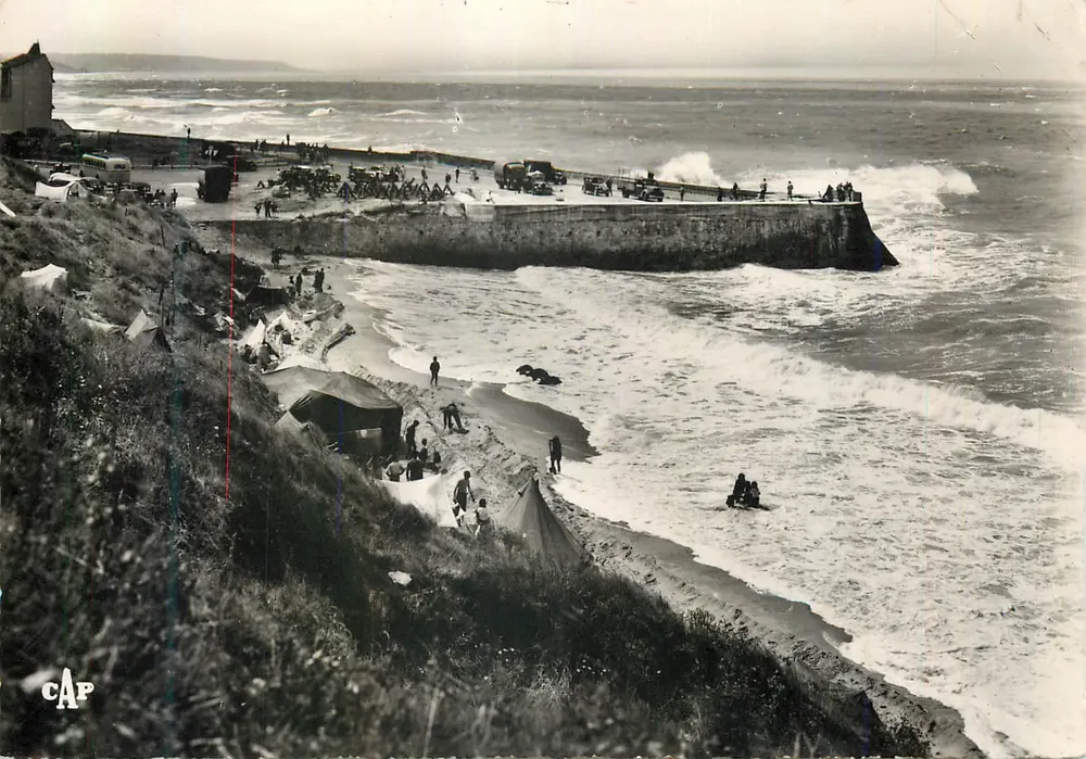 TROUVILLE-DEAUVILLE — Effekte von Wellen auf der Esplanade des Roches Noires — Réal-Photo - Vorderseite