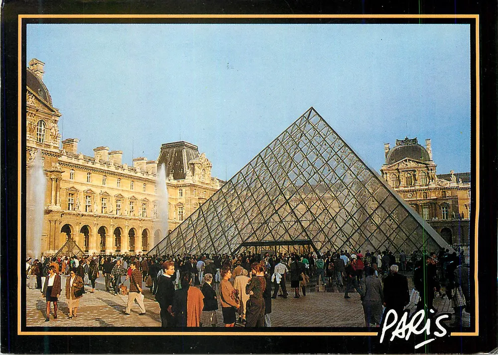 Pirâmide do Louvre — Paris — Editor J.-M. PEI - Frente