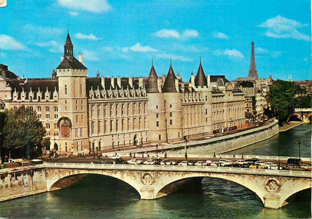 Vista de Paris — Palácio de Justiça e Torre Eiffel — Edições E.C. - Frente
