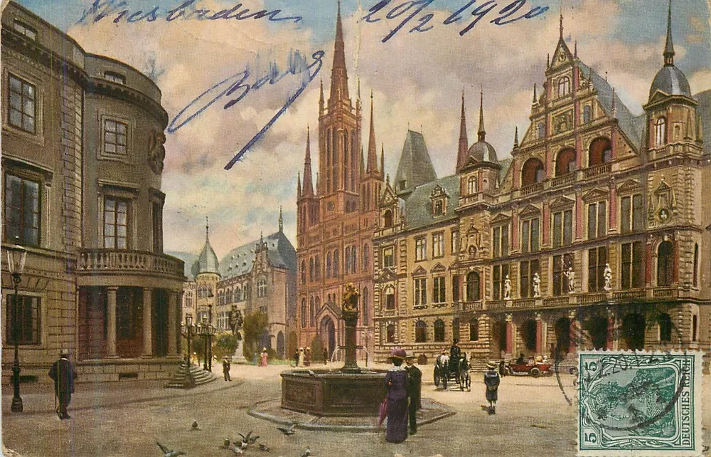 Wiesbaden — Schloßplatz mit Schloss, Kirche und Rathaus — Verlag der Hofkunsthandlung Edm. von König, Heidelberg - Vorderseite