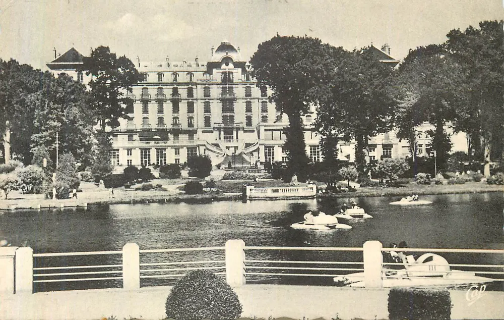 La Résidence du Lac et les Pédalos — Bagnoles-de-l'Orne — Cie des Arts Photomécaniques - Recto