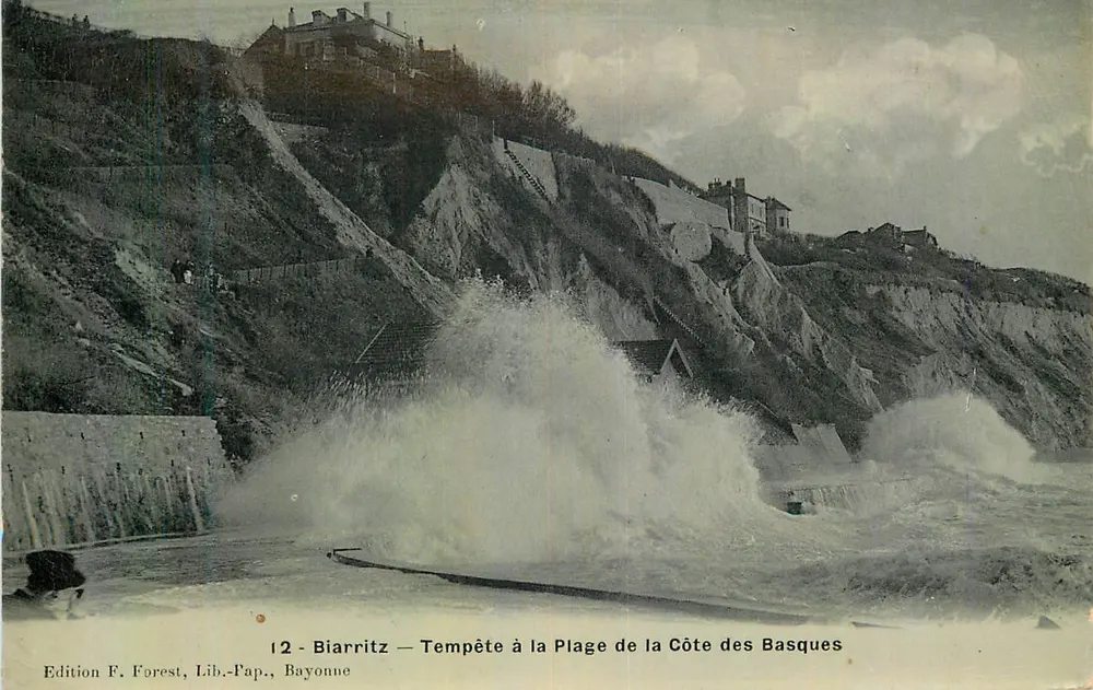 Biarritz — Tempestade na Praia da Côte des Basques — Edição F. Forest, Lib.-Pap., Bayonne - Frente