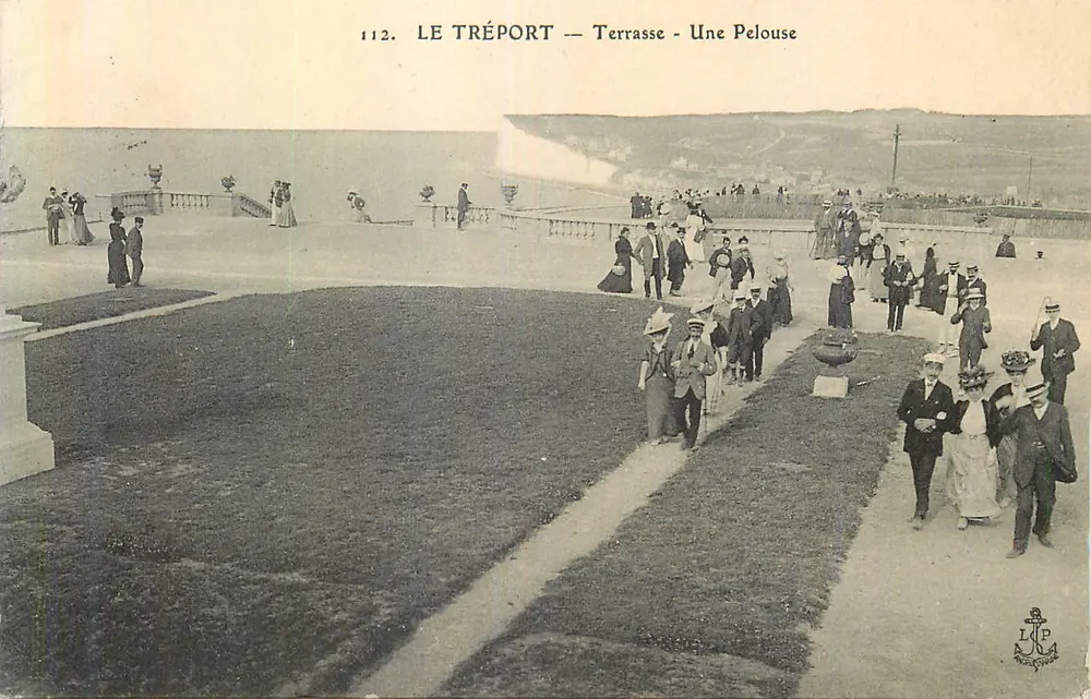 Le Tréport — Terraço — Uma Grama — LIP - Frente