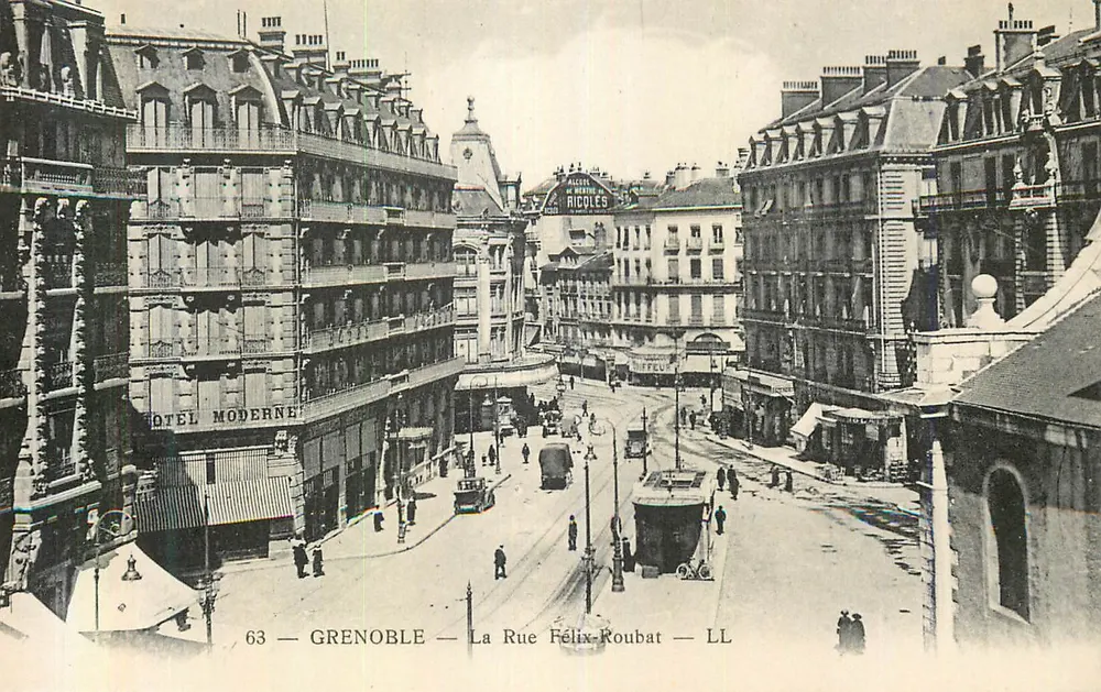 Grenoble — A Rue Félix-Roubat — LL - Frente