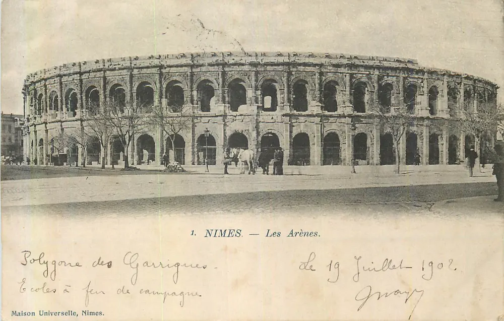 Nîmes — As Arênes — Maison Universelle, Nîmes, n°1 - Frente