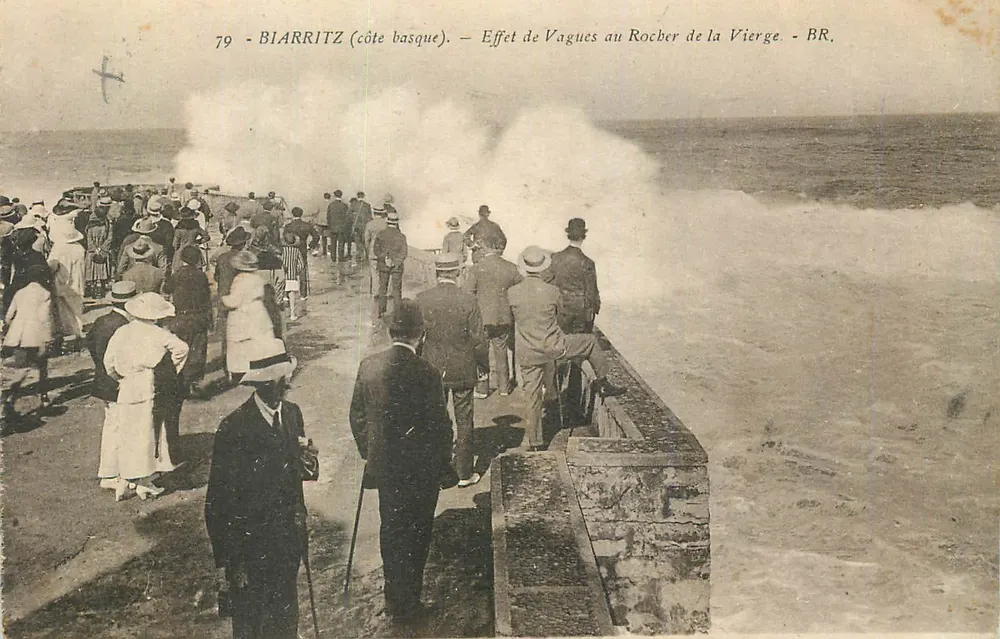 Biarritz (côte basque) — Effet de Vagues au Rocber de la Vierge — BR. - Recto