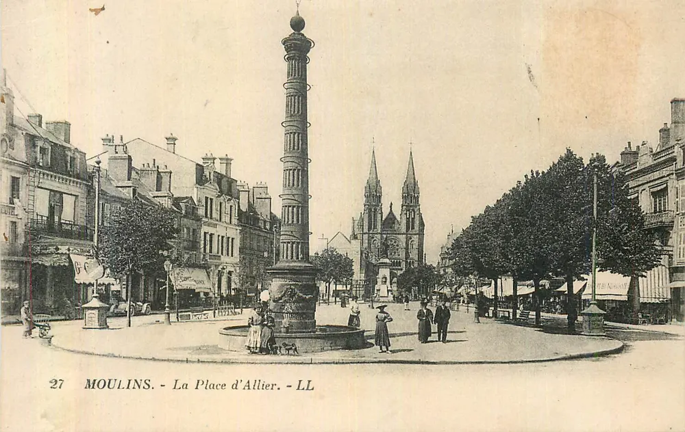 Moulins - A Praça d'Allier — editor LL - Frente