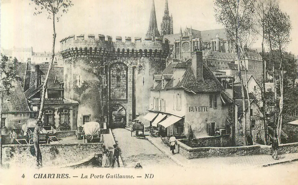 Chartres — A Porta Guillaume — ND - Frente