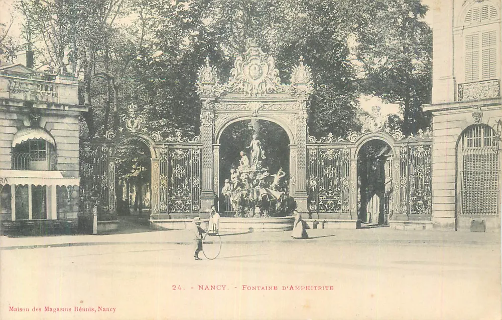 Nancy — Fonte de Amphitrite — Maison des Magasins Réunis - Frente