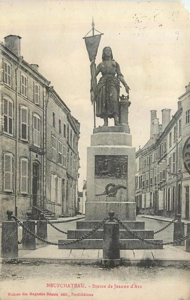Neufchâteau — Beeld van Jeanne d'Arc — Maison des Magasins Réunis, uitgever, Neufchâteau - Voorkant