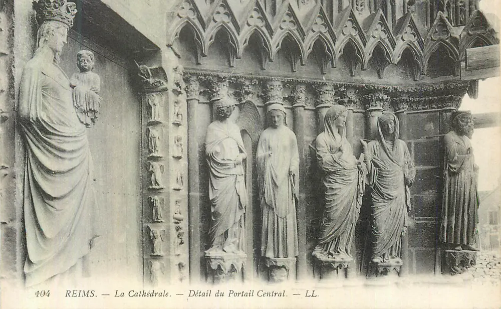 Reims — Die Kathedrale — Detail des zentralen Portals — LL. - Vorderseite