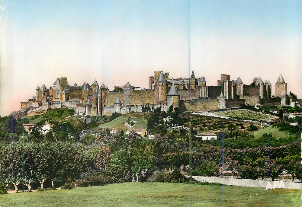 Carcassonne — A Cidade vista do rio Aude — editor APA - Frente