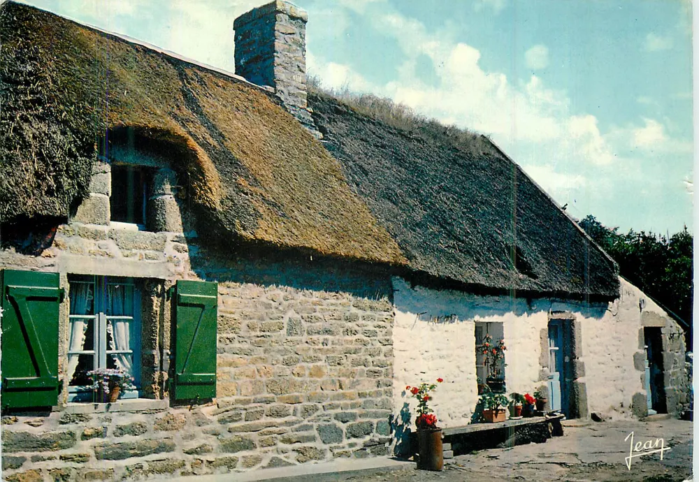 Chaumières Bretãs — Vista de uma casa com telhado de colmo — Les Éditions Jean - Frente