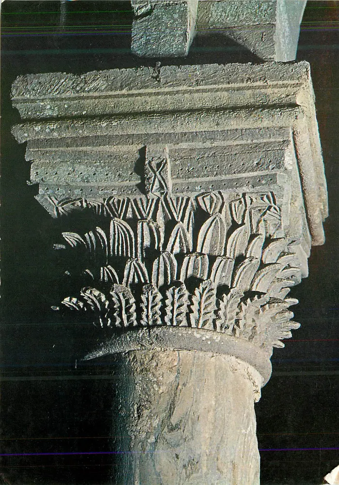 Basílica de São Pedro — capitela do século VIII — editor Multigran Terni, n° 17 - Frente