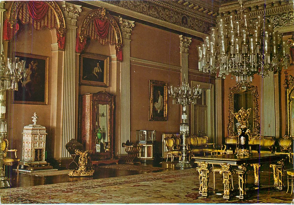 Dolmabahçe Sarayı - Pembe Sala — Editor KESKIN COLOR LTD. - Istambul - Frente