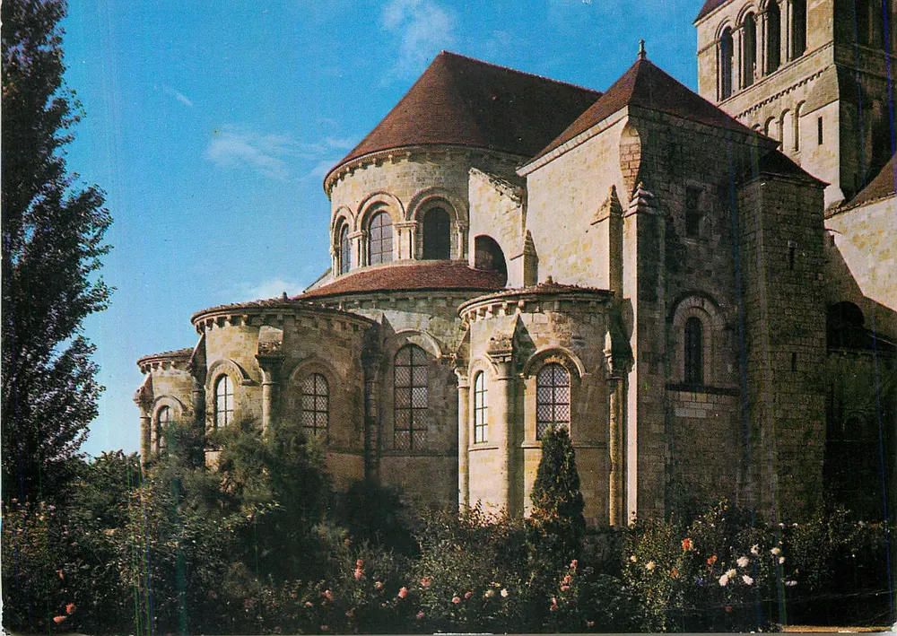 Basilika von Saint-Benoît-sur-Loire — Der Chor aus der Nordostrichtung — Éditions GAUD - Vorderseite
