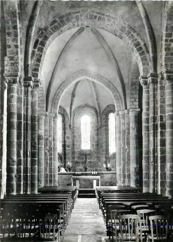 Azérables (Creuse) — Kerk van de 12e eeuw — France-Publicité, M P - Voorkant