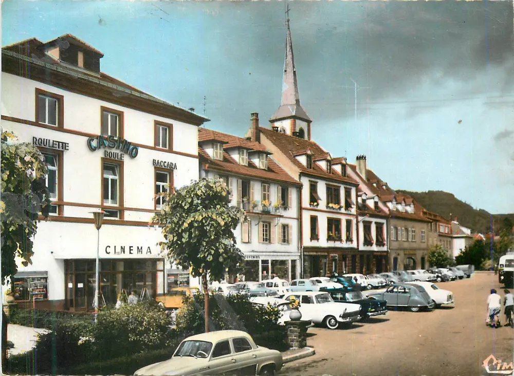Centro da cidade de Conneaux — Casino Baccara e igreja — Imprimerie Combier, 27.58 - Frente